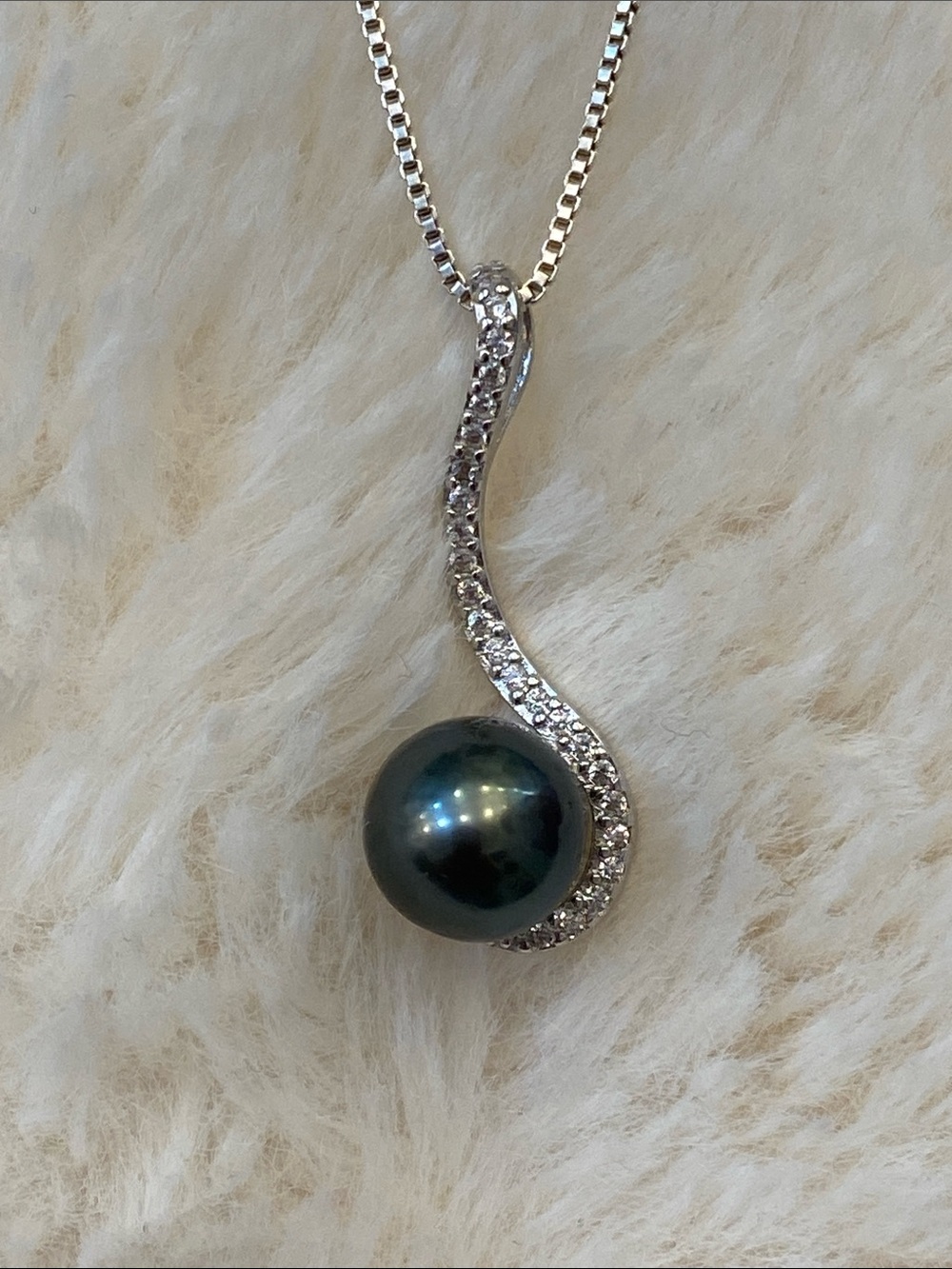 Black Pearl Pendant